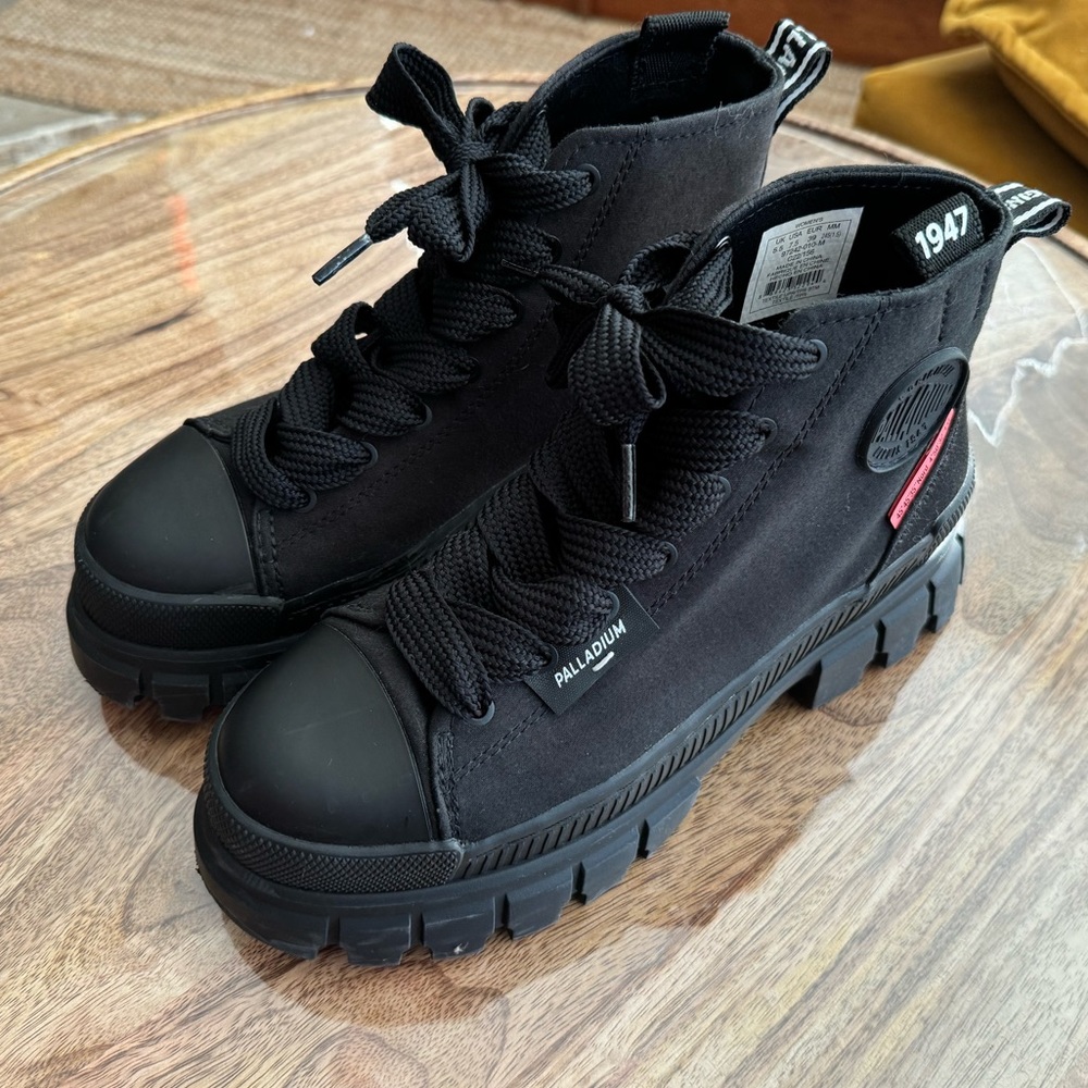 Palladium Boots platform 7.5 like new